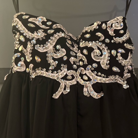 Stunning Evening Gown Size 13/14 - Picture 3 of 8